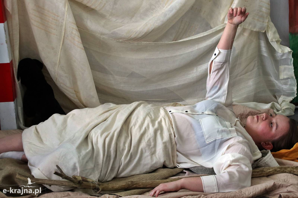 Sypniewo: Igraszki ze sztuką w ZSCKR - wystawa żywych obrazów 2