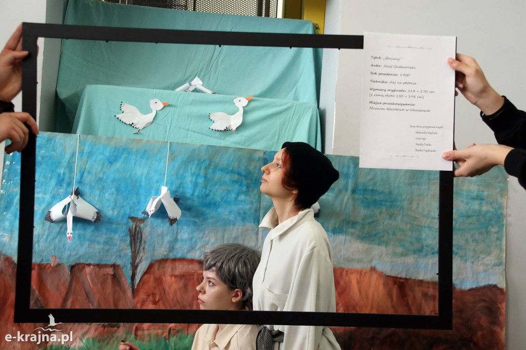 Sypniewo: Igraszki ze sztuką w ZSCKR - wystawa żywych obrazów 2