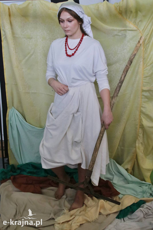 Sypniewo: Igraszki ze sztuką w ZSCKR - wystawa żywych obrazów 2