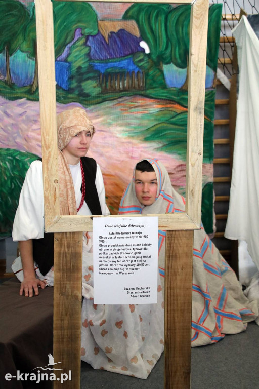 Sypniewo: Igraszki ze sztuką w ZSCKR - wystawa żywych obrazów 2