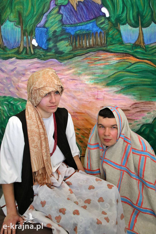 Sypniewo: Igraszki ze sztuką w ZSCKR - wystawa żywych obrazów 2