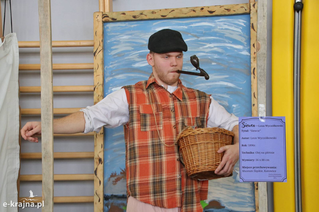 Sypniewo: Igraszki ze sztuką w ZSCKR - wystawa żywych obrazów 2