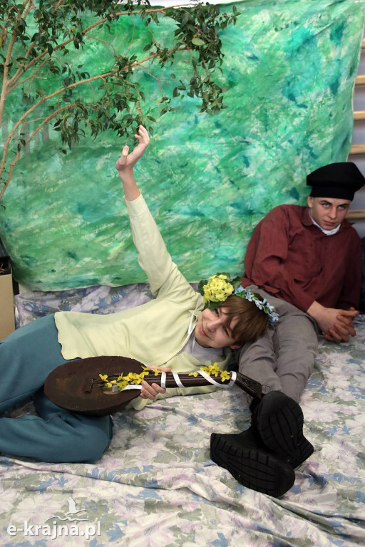 Sypniewo: Igraszki ze sztuką w ZSCKR - wystawa żywych obrazów 2