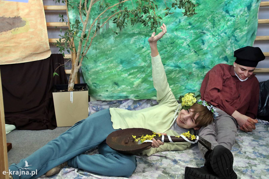 Sypniewo: Igraszki ze sztuką w ZSCKR - wystawa żywych obrazów 2