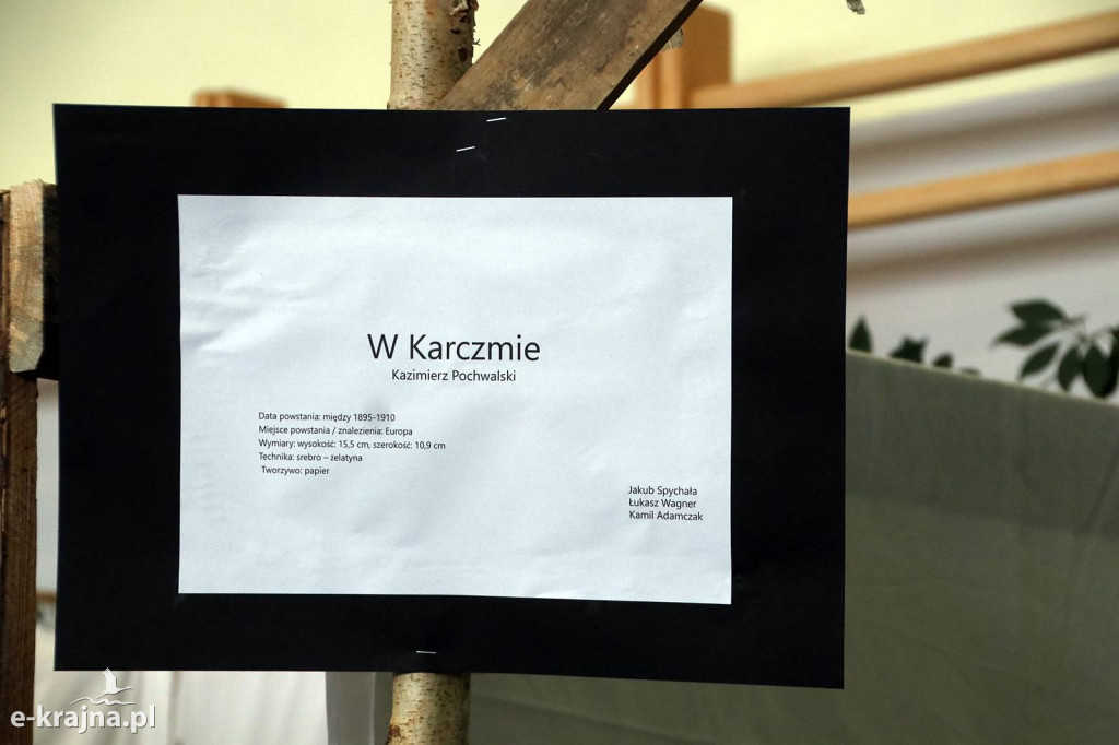 Sypniewo: Igraszki ze sztuką w ZSCKR - wystawa żywych obrazów 2