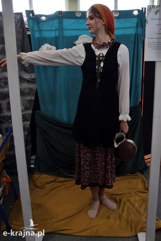 Sypniewo: Igraszki ze sztuką w ZSCKR - wystawa żywych obrazów 2