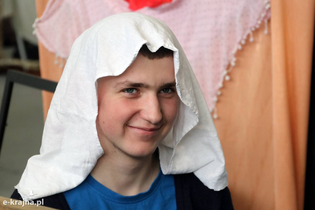 Sypniewo: Igraszki ze sztuką w ZSCKR - wystawa żywych obrazów 2