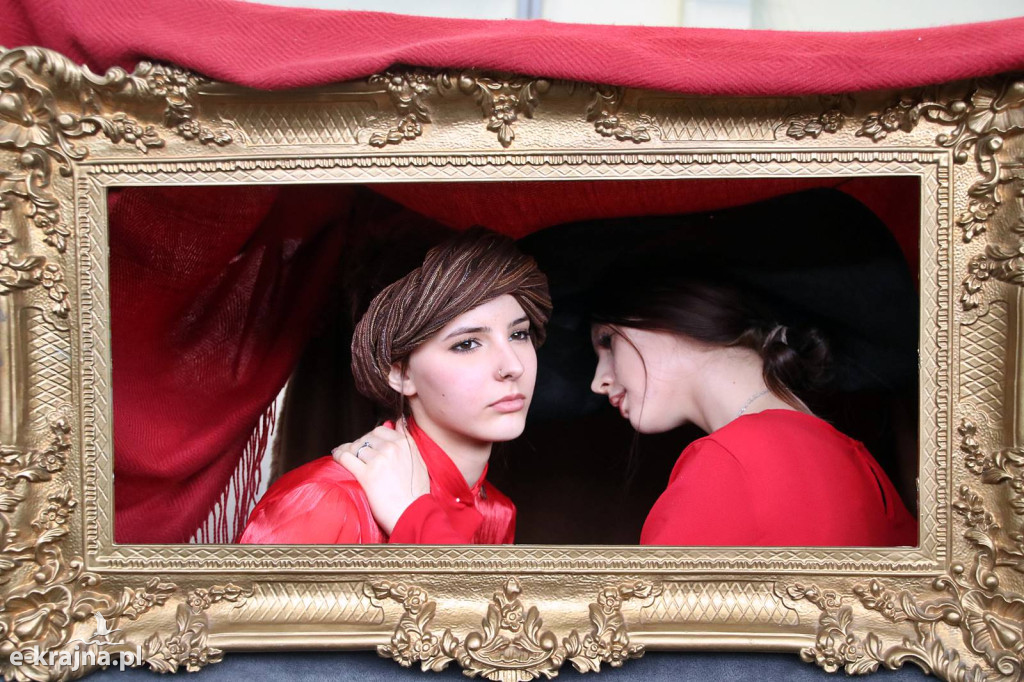 Sypniewo: Igraszki ze sztuką w ZSCKR - wystawa żywych obrazów 2