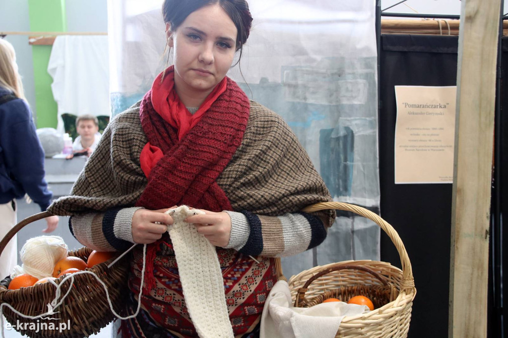 Sypniewo: Igraszki ze sztuką w ZSCKR - wystawa żywych obrazów 2