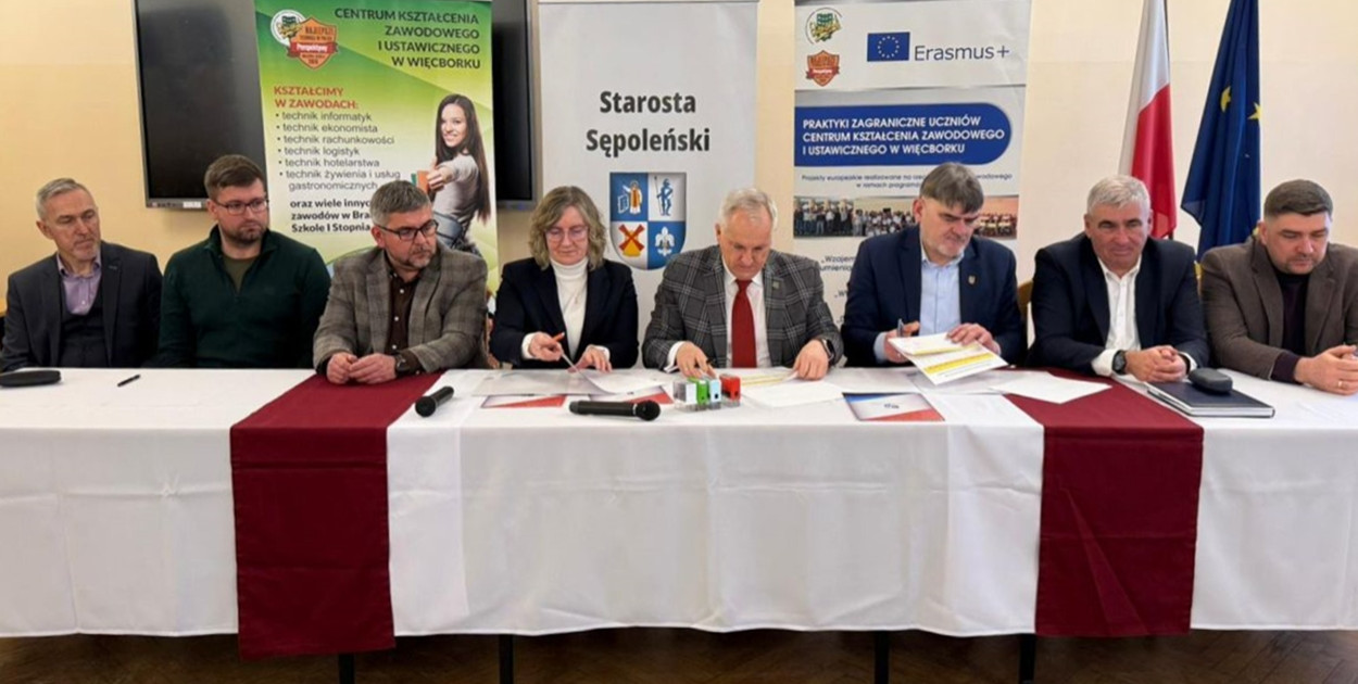 Podpisanie umowy na budowę lokalnej ciepłowni dla LO i CKZiU Więcbork