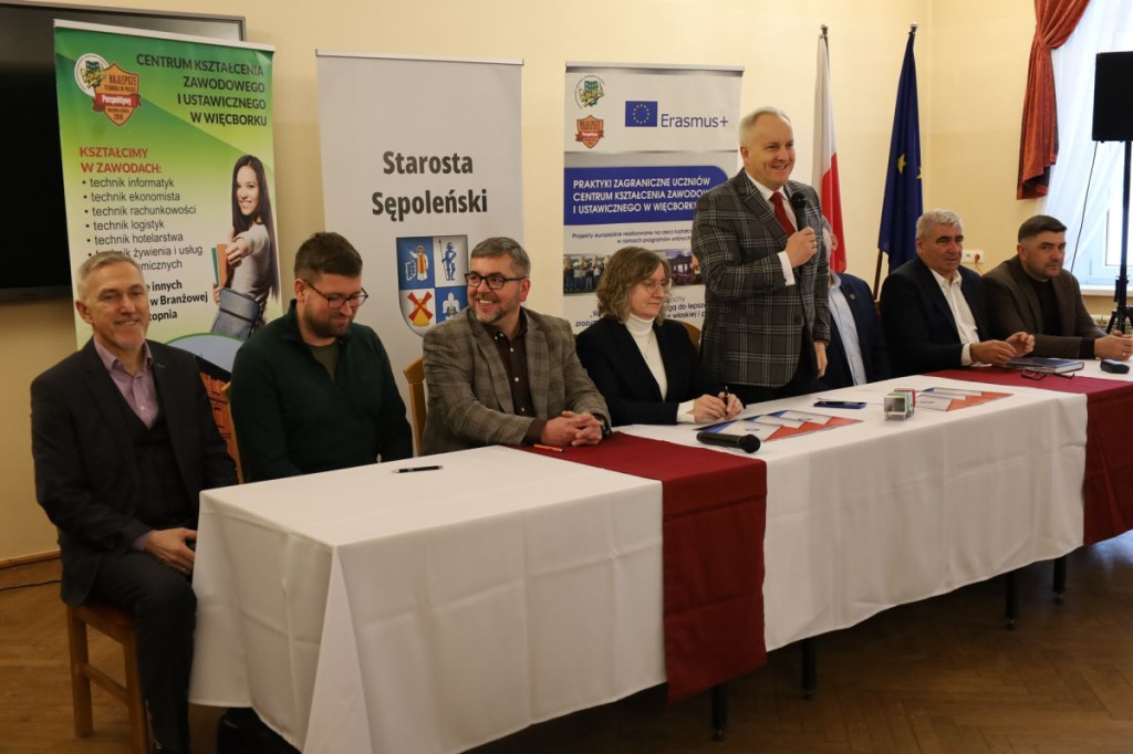 Podpisanie umowy na budowę lokalnej ciepłowni dla LO i CKZiU Więcbork