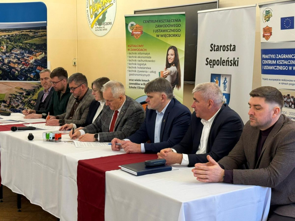 Podpisanie umowy na budowę lokalnej ciepłowni dla LO i CKZiU Więcbork