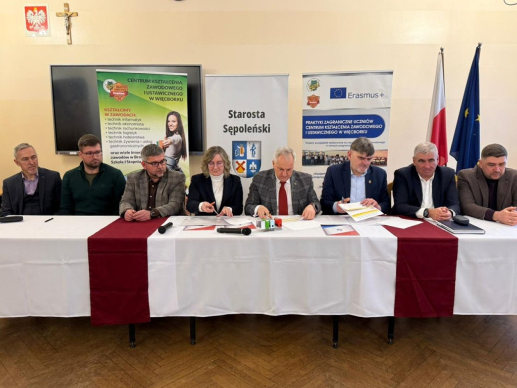 Podpisanie umowy na budowę lokalnej ciepłowni dla LO i CKZiU Więcbork