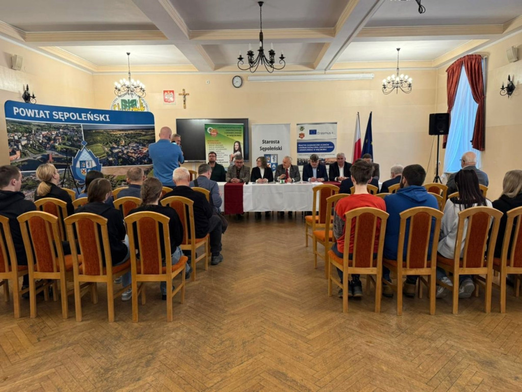 Podpisanie umowy na budowę lokalnej ciepłowni dla LO i CKZiU Więcbork