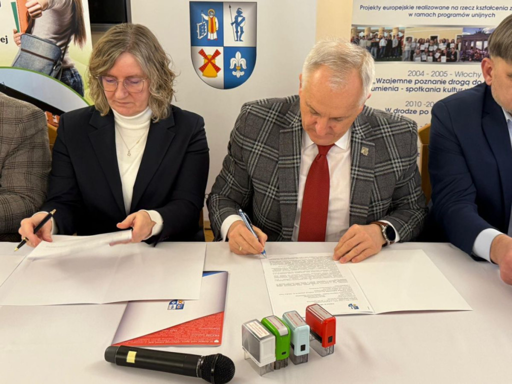 Podpisanie umowy na budowę lokalnej ciepłowni dla LO i CKZiU Więcbork