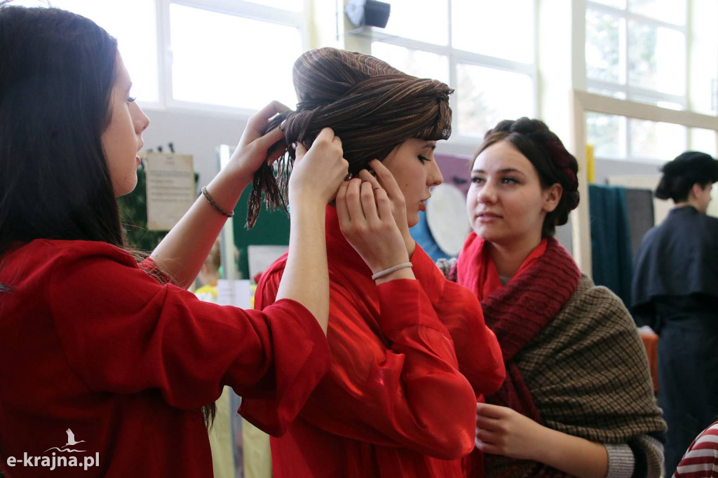 Sypniewo: Igraszki ze sztuką w ZSCKR - wystawa żywych obrazów 2