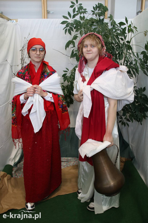 Sypniewo: Igraszki ze sztuką w ZSCKR - wystawa żywych obrazów 2