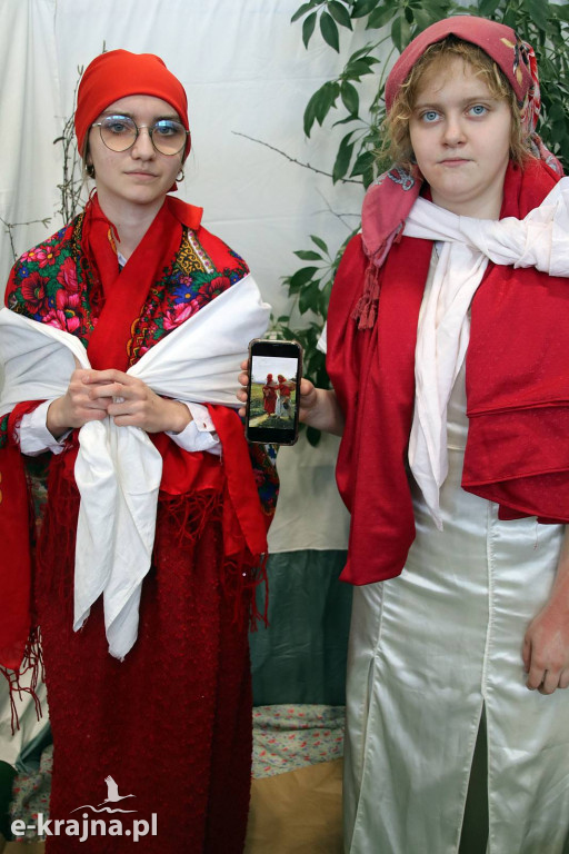 Sypniewo: Igraszki ze sztuką w ZSCKR - wystawa żywych obrazów 2