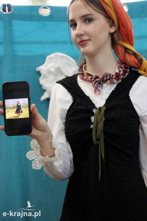 Sypniewo: Igraszki ze sztuką w ZSCKR - wystawa żywych obrazów 2