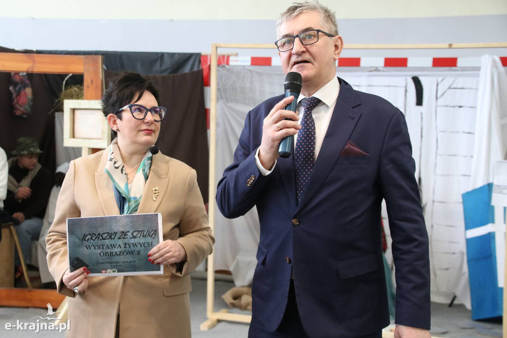 Sypniewo: Igraszki ze sztuką w ZSCKR - wystawa żywych obrazów 2