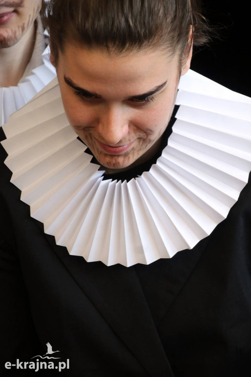 Sypniewo: Igraszki ze sztuką w ZSCKR - wystawa żywych obrazów 2