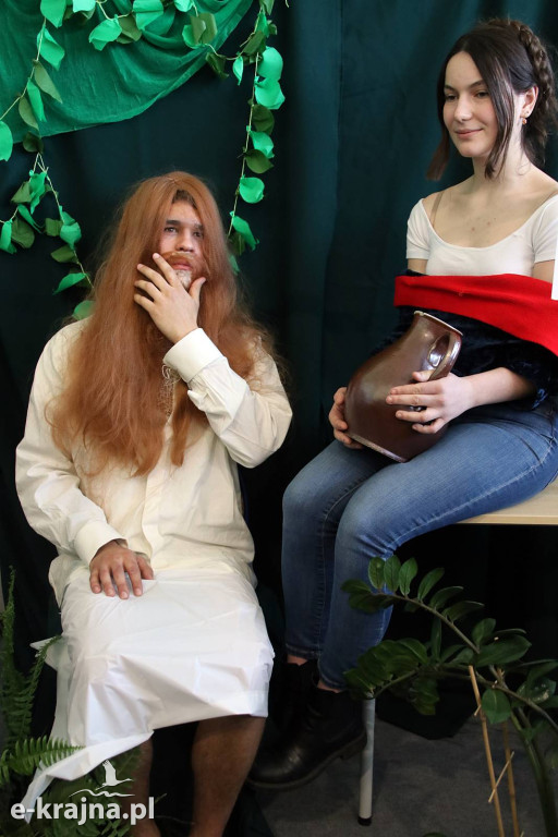 Sypniewo: Igraszki ze sztuką w ZSCKR - wystawa żywych obrazów 2