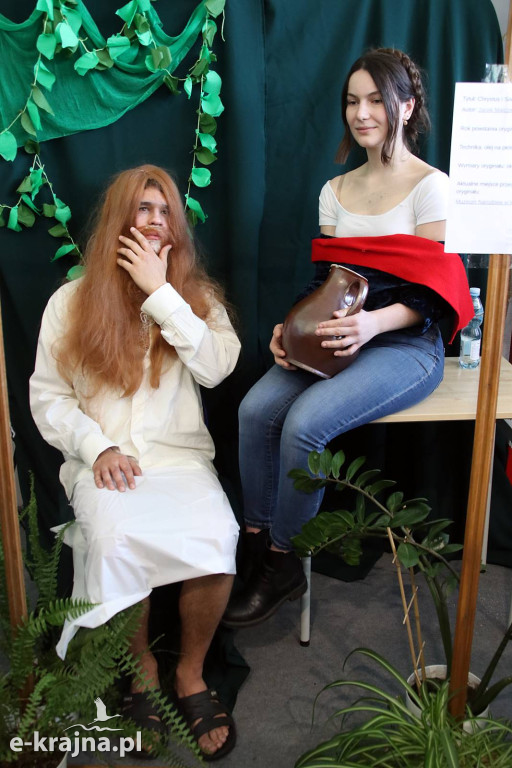 Sypniewo: Igraszki ze sztuką w ZSCKR - wystawa żywych obrazów 2