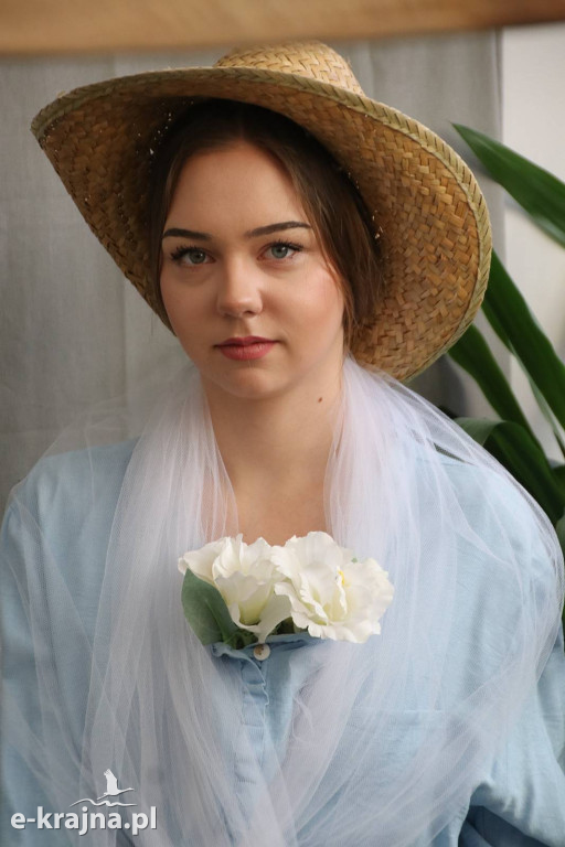 Sypniewo: Igraszki ze sztuką w ZSCKR - wystawa żywych obrazów 2