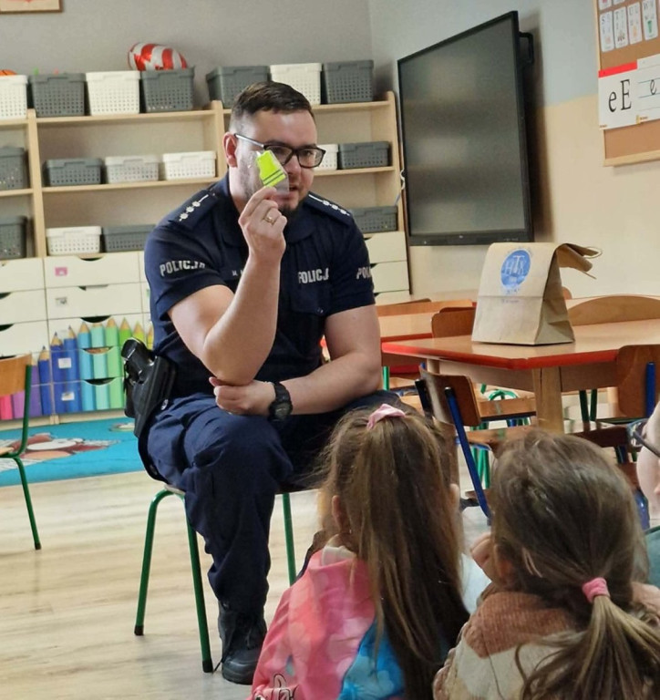 Nakło nad Notecią: Dzielnicowi spotkali się z przedszkolakami z Wesołej Piątki