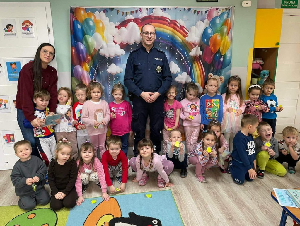 Nakło nad Notecią: Dzielnicowi spotkali się z przedszkolakami z Wesołej Piątki