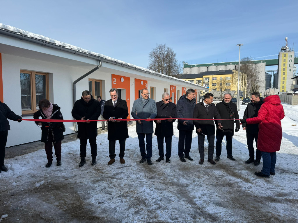 Człuchów: Odbudowane po pożarze budynki komunalne na Słowackiego uroczyście otwarte