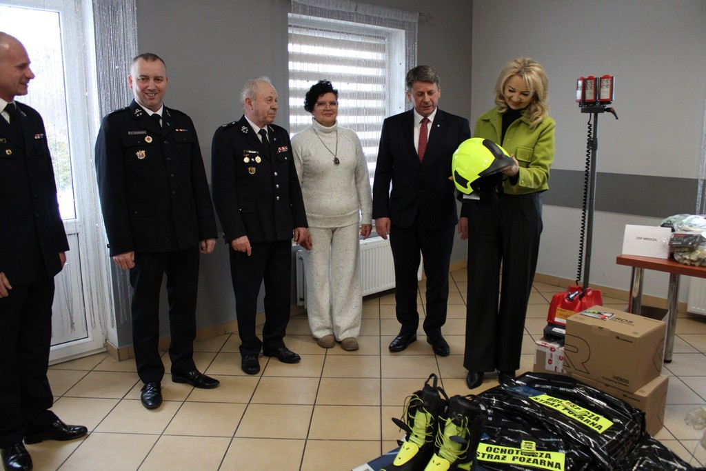Mrocza: Uroczyste przekazanie sprzętu jednostkom OSP