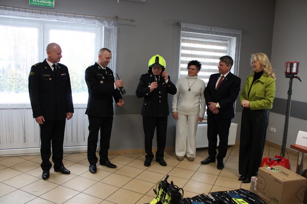 Mrocza: Uroczyste przekazanie sprzętu jednostkom OSP