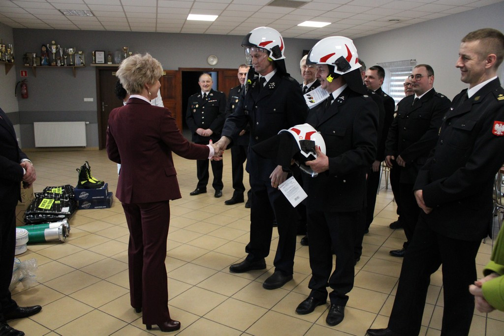 Mrocza: Uroczyste przekazanie sprzętu jednostkom OSP