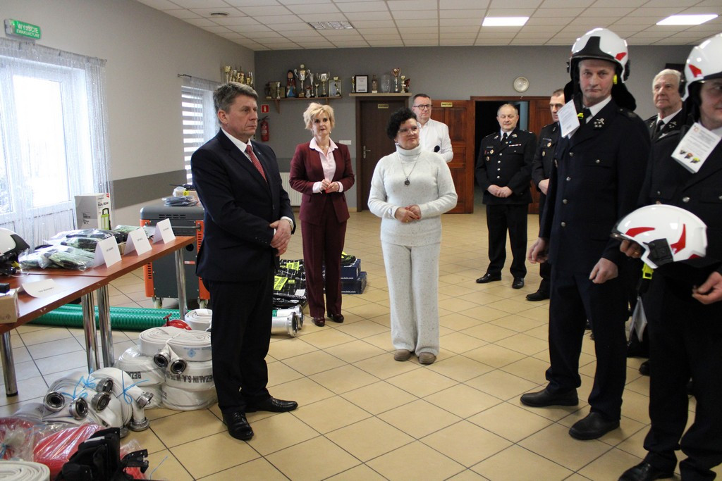 Mrocza: Uroczyste przekazanie sprzętu jednostkom OSP