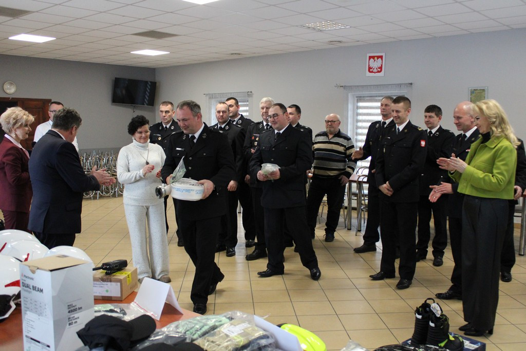 Mrocza: Uroczyste przekazanie sprzętu jednostkom OSP