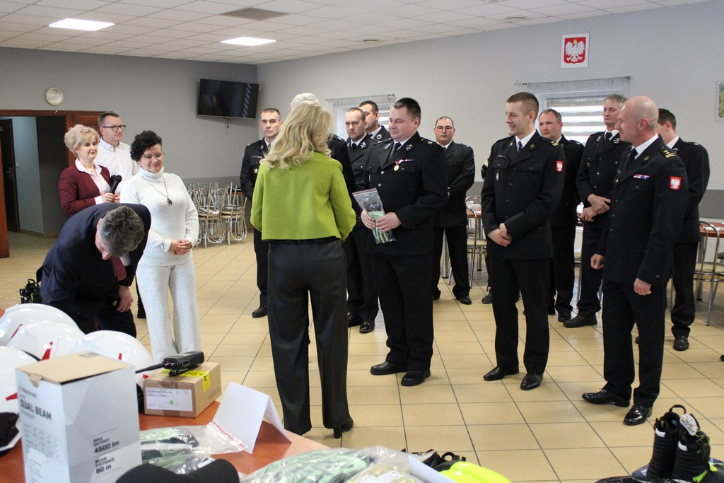 Mrocza: Uroczyste przekazanie sprzętu jednostkom OSP