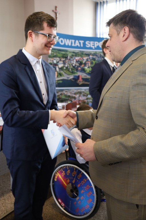 Stypendyści Szkół Ponadpodstawowych w Powiecie Sępoleńskim