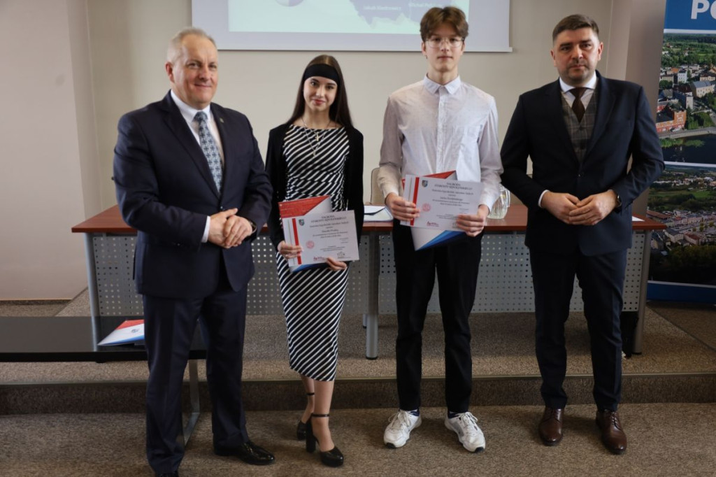Stypendyści Szkół Ponadpodstawowych w Powiecie Sępoleńskim