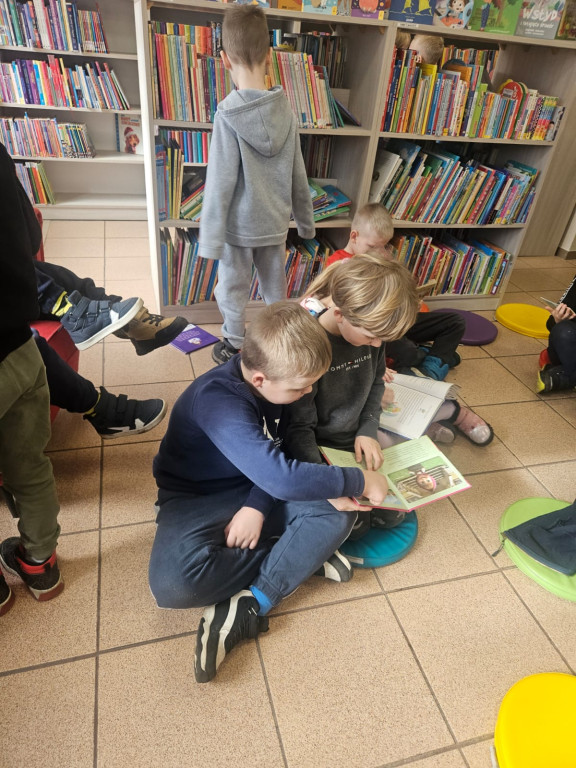 Gmina Nakło nad Notecią: Dzień Języka Ojczystego w Bibliotece w Ślesinie