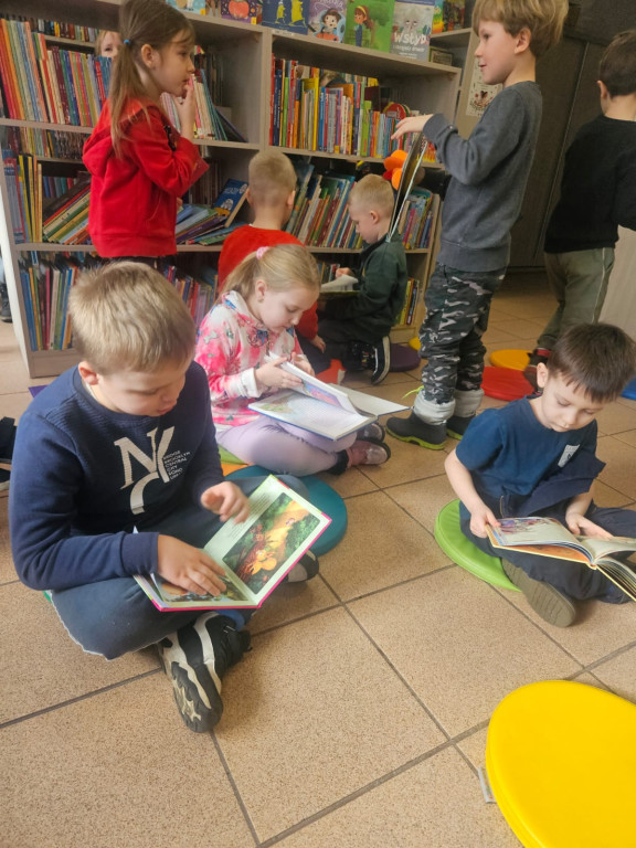 Gmina Nakło nad Notecią: Dzień Języka Ojczystego w Bibliotece w Ślesinie