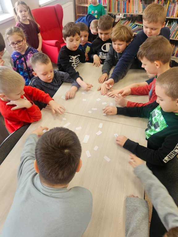 Gmina Nakło nad Notecią: Dzień Języka Ojczystego w Bibliotece w Ślesinie