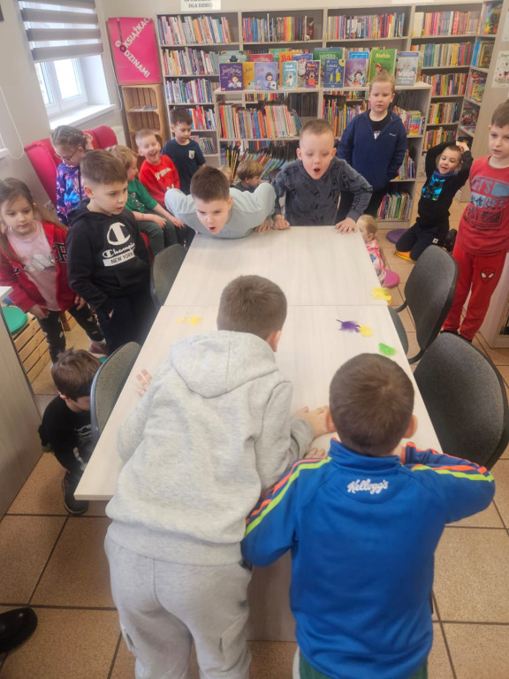 Gmina Nakło nad Notecią: Dzień Języka Ojczystego w Bibliotece w Ślesinie