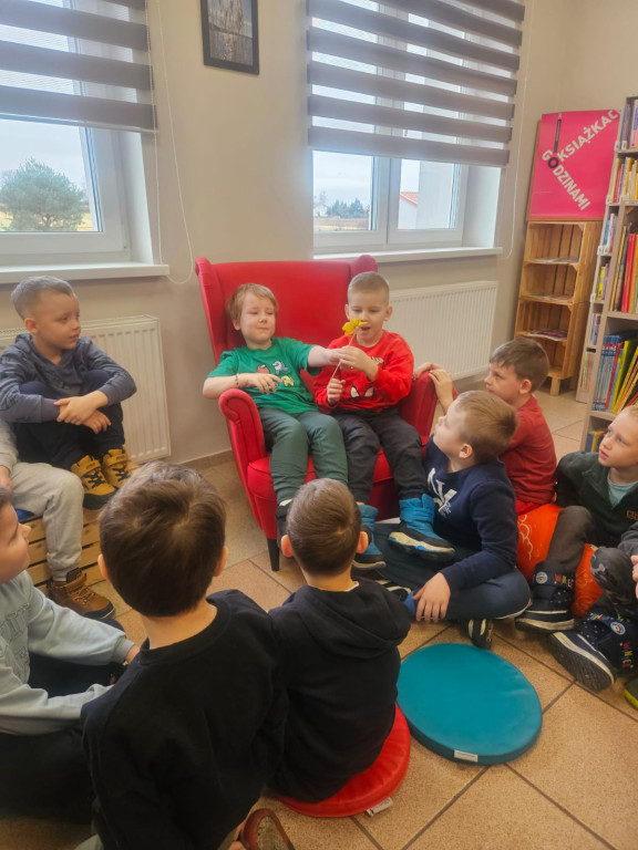 Gmina Nakło nad Notecią: Dzień Języka Ojczystego w Bibliotece w Ślesinie