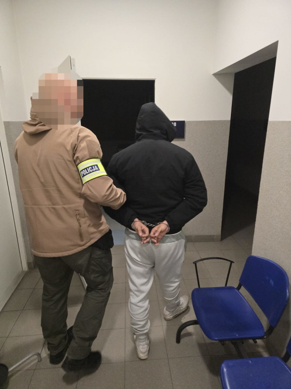 Sępoleńscy kryminalni zatrzymali sprawców kradzieży w sklepach