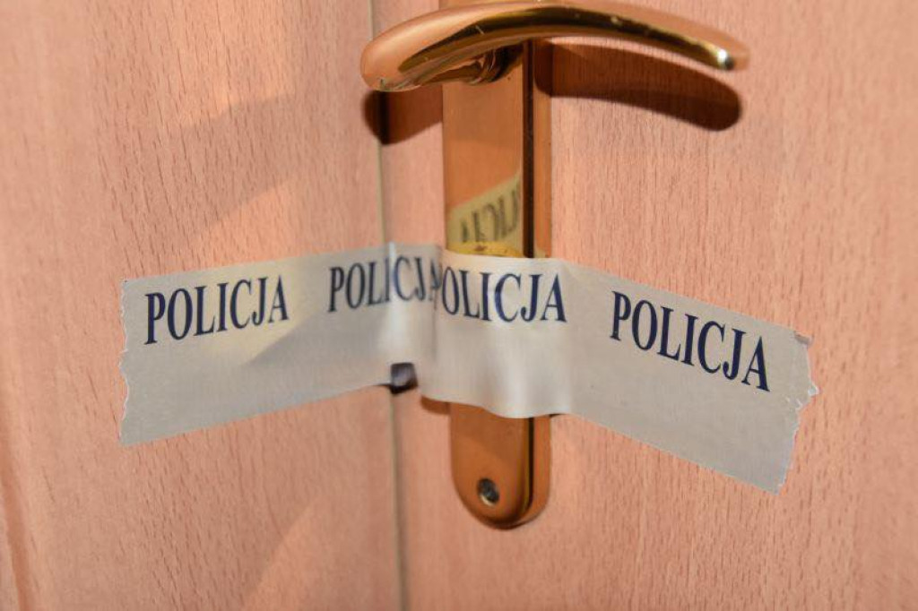 Człuchów: Kradły odzież w sklepach, w domu zabezpieczono 72 worki ubrań