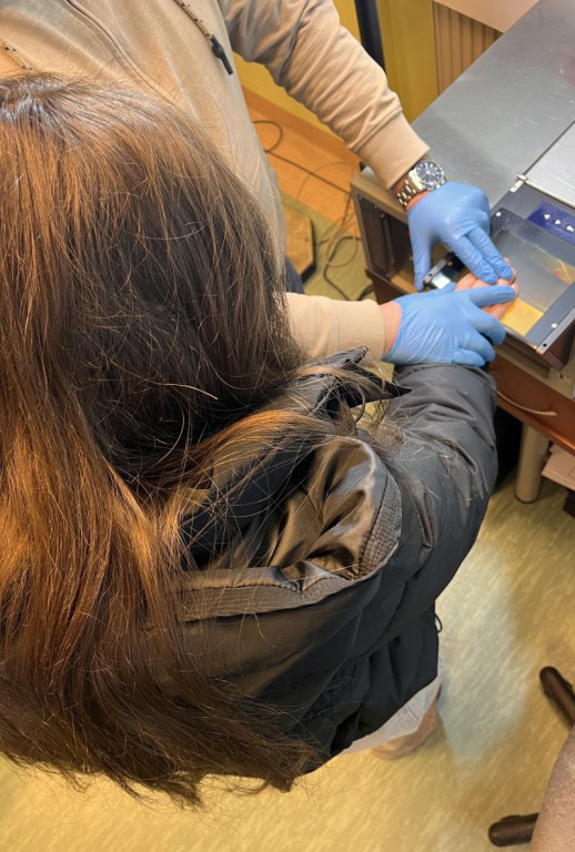 Człuchów: Kradły odzież w sklepach, w domu zabezpieczono 72 worki ubrań