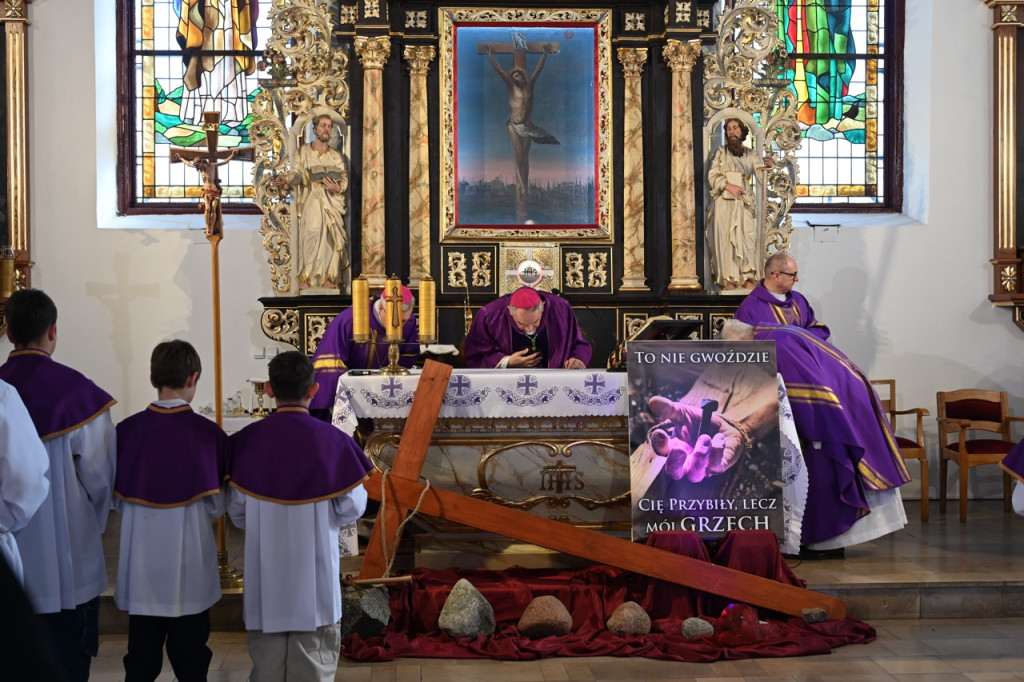 Biskupi bydgoski i toruński zainaugurowali Mszą św. nowy sezon żużlowy