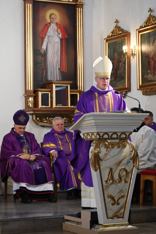 Biskupi bydgoski i toruński zainaugurowali Mszą św. nowy sezon żużlowy