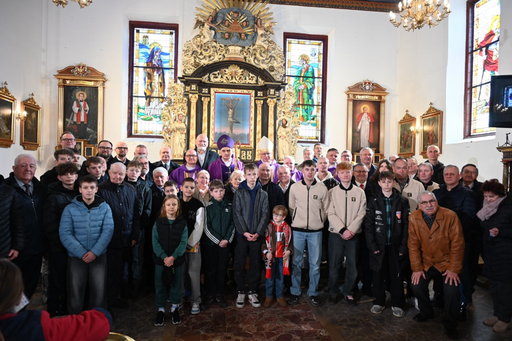 Biskupi bydgoski i toruński zainaugurowali Mszą św. nowy sezon żużlowy